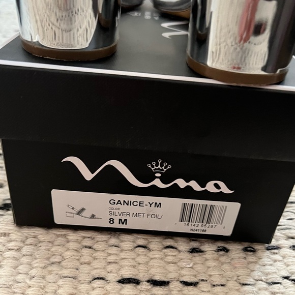 Nina Ganice SILVER METALLIC FOIL WITH MESH BLOCK HEEL HOOK & LOOP SANDALS | Sz 8 - Picture 5 of 10